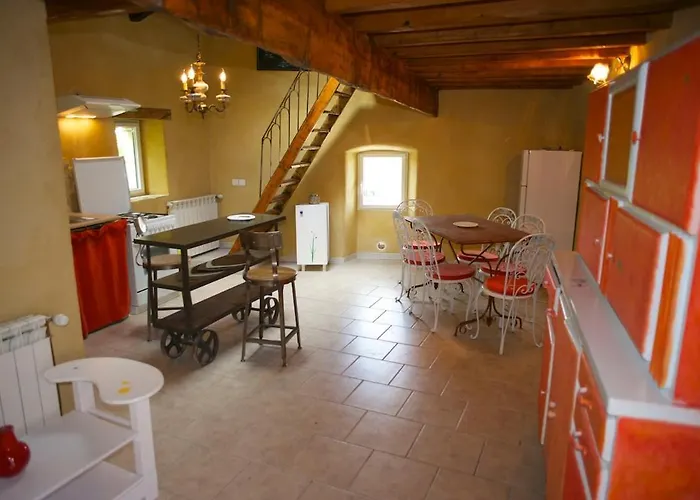 Small Village House, Bright And Quiet Ferienhaus Issirac