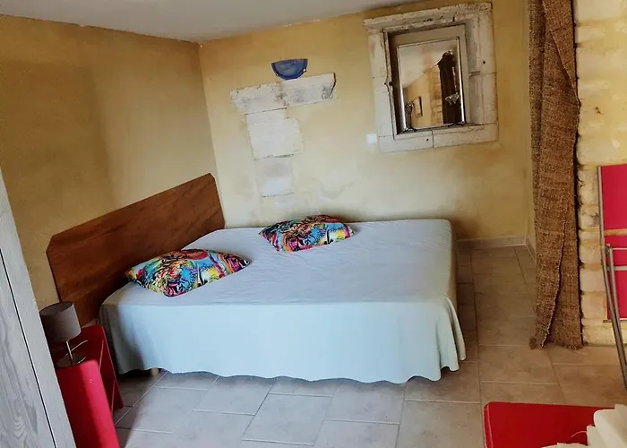 Small Village House, Bright And Quiet Ferienhaus Issirac